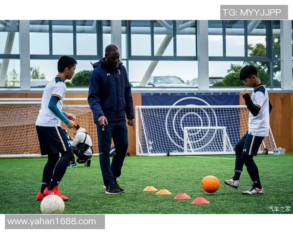 海苔咪与足球明星的奇妙冒险之旅探索友谊与梦想的交汇点