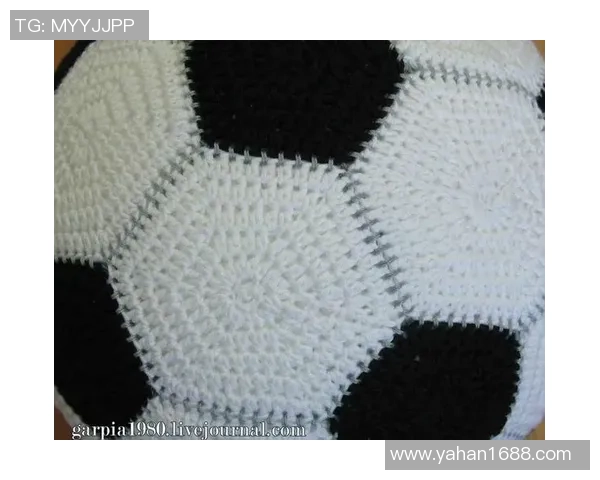 足球明星钩织艺术作品展现运动与创意的完美结合 足球明星钩织艺术作品展现运动与创意的完美结合